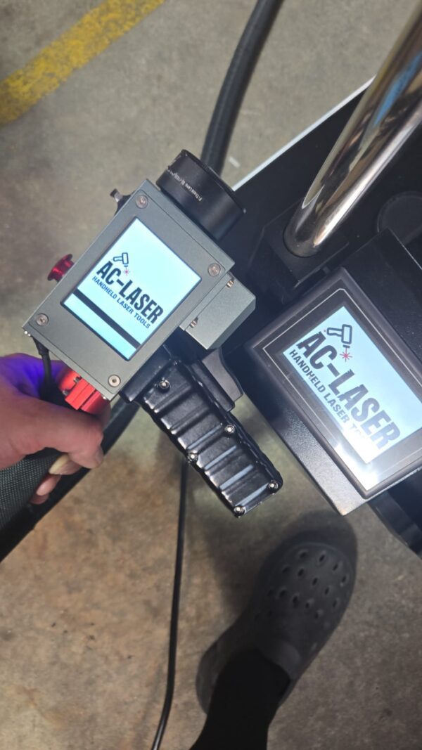 AC-LASER Reinigungslaser 300 Watt gepulst